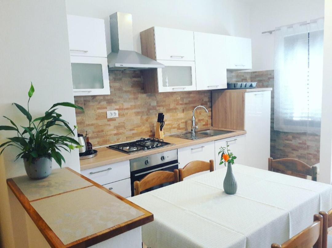 Apartment Nena Near The City Center With Free Parking Pula Ngoại thất bức ảnh